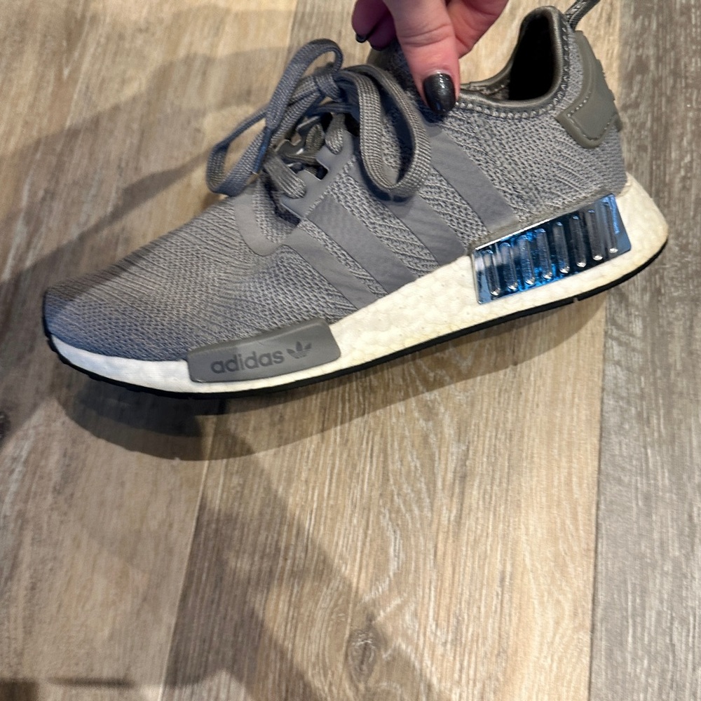 Women’s Adidas NMD_R1 Sneakers 7.5 Like New